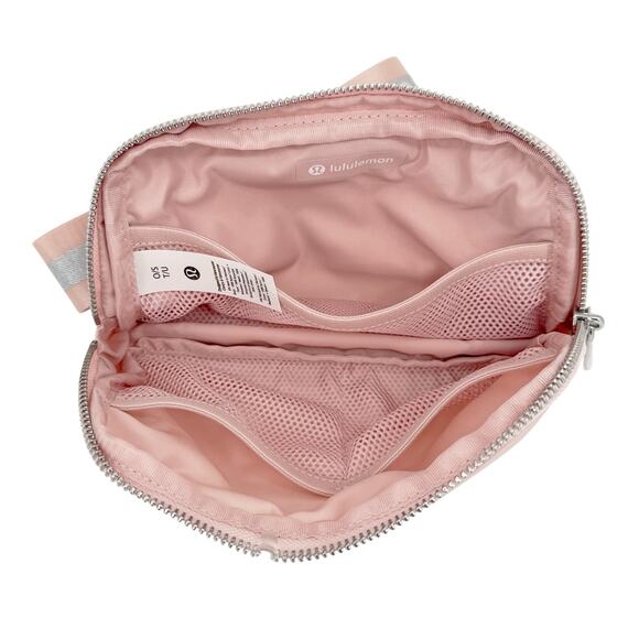 LULULEMON Everywhere Belt Bag 1L Wordmark Pink Mist - Picture 3 of 4